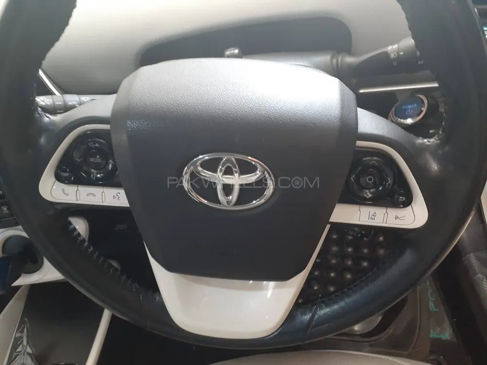 Toyota Prius 2018 for Sale in Risalpur Toyota Prius 2018 for Sale in Risalpur Image-12