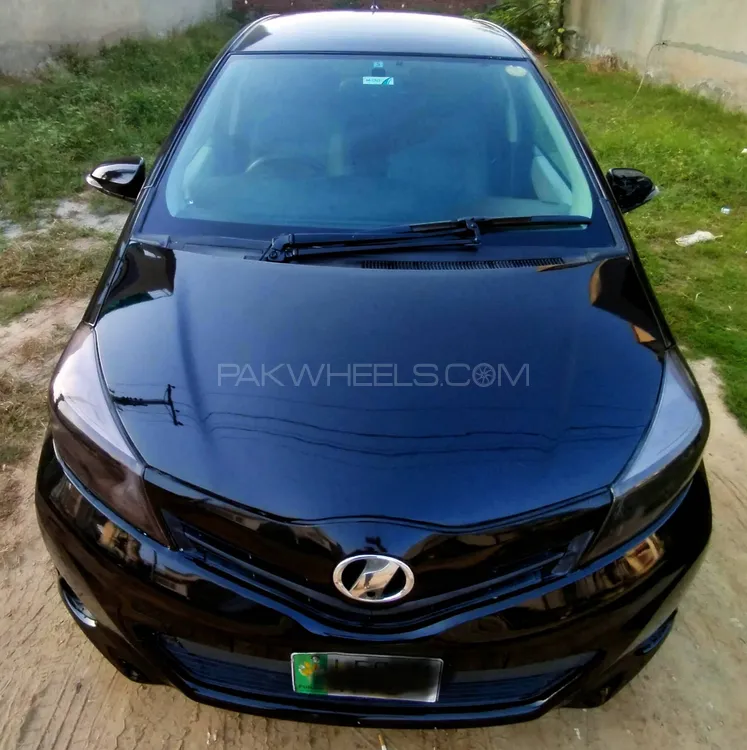 Toyota Vitz 2011 for Sale in Lahore Image-1