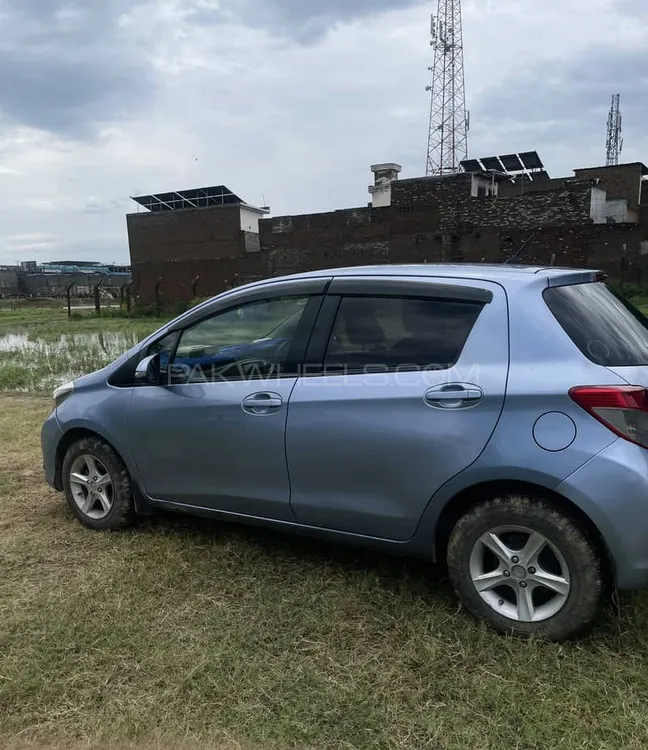 Toyota Vitz 2014 for Sale in Mardan Image-1