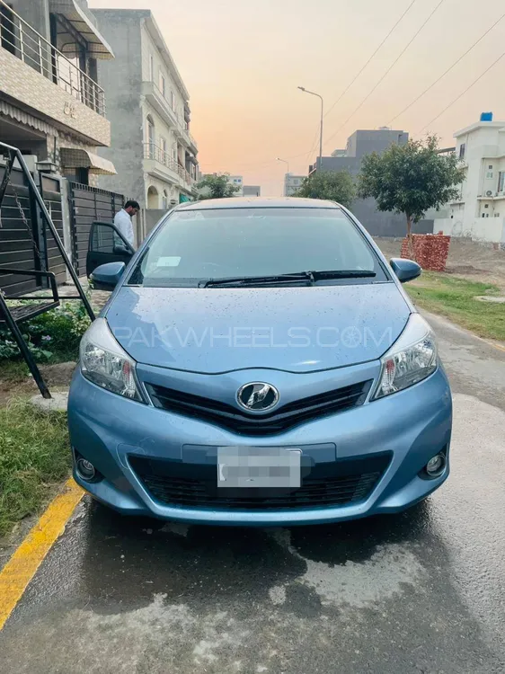 Toyota Vitz 2013 for Sale in Lahore Image-1