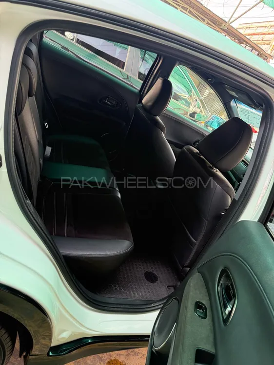 Honda Vezel 2017 for Sale in Abbottabad Honda Vezel 2017 for Sale in Abbottabad Image-7