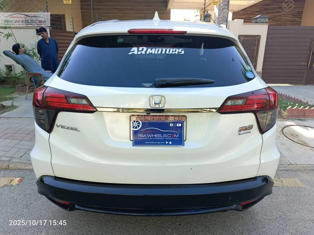 Honda Vezel 2018 for Sale in Karachi Honda Vezel 2018 for Sale in Karachi Image-4