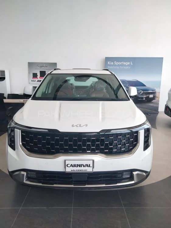KIA Carnival 2025 for Sale in Sialkot Image-1
