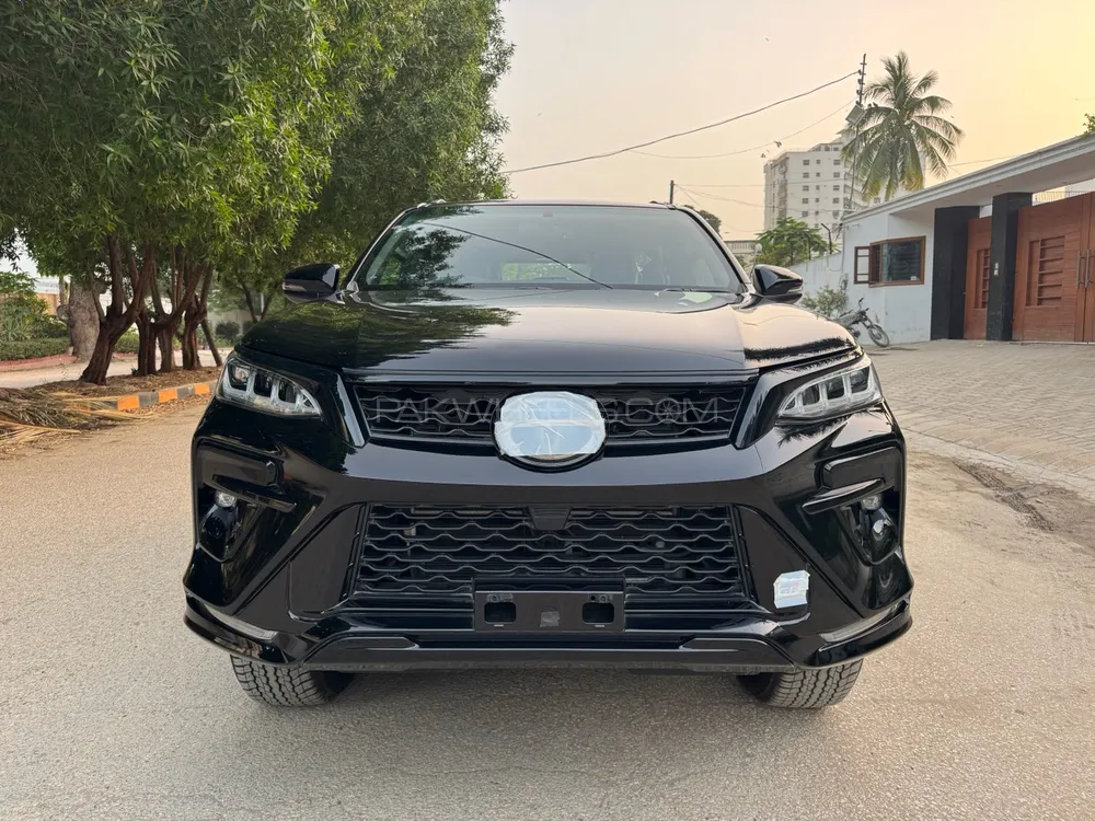 Toyota Fortuner 2025 for Sale in Karachi Image-1