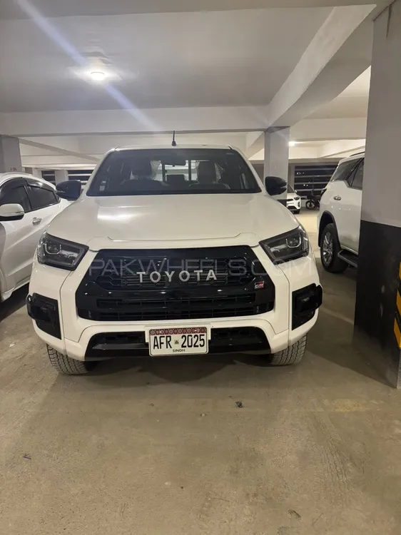 Toyota Hilux 2025 for Sale in Karachi Image-1