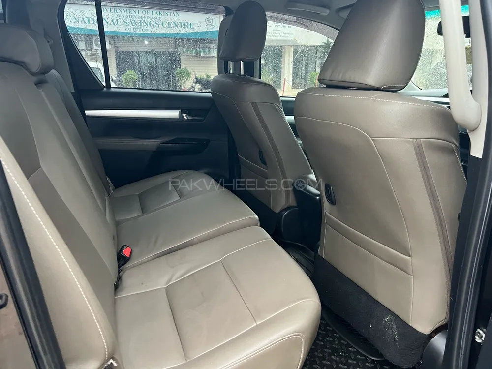 Toyota Hilux 2017 for Sale in Karachi Toyota Hilux 2017 for Sale in Karachi Image-9