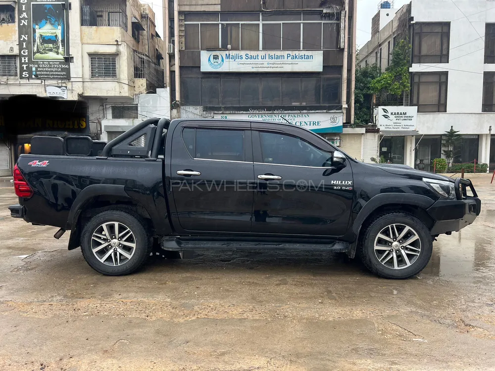 Toyota Hilux 2017 for Sale in Karachi Toyota Hilux 2017 for Sale in Karachi Image-8