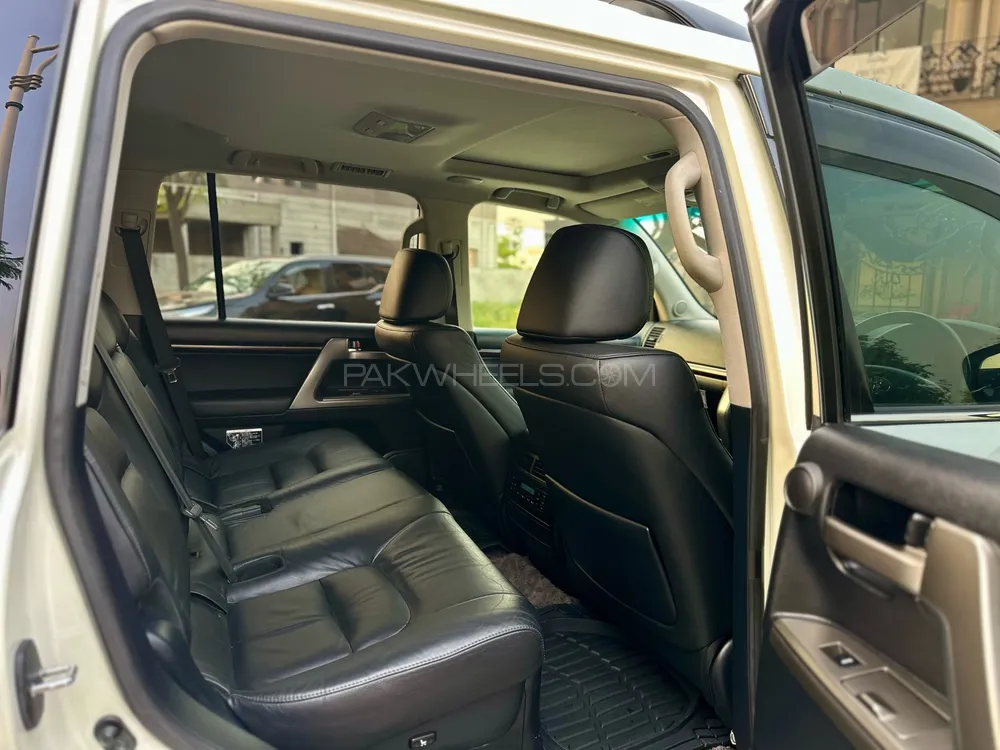 Toyota Land Cruiser 2010 for Sale in Lahore Toyota Land Cruiser 2010 for Sale in Lahore Image-12