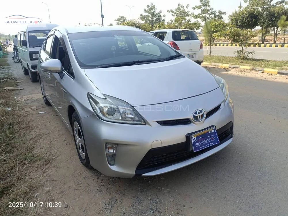 ٹویوٹا پریوس 2014 for Sale in اسلام آباد ٹویوٹا پریوس 2014 for Sale in اسلام آباد Image-2