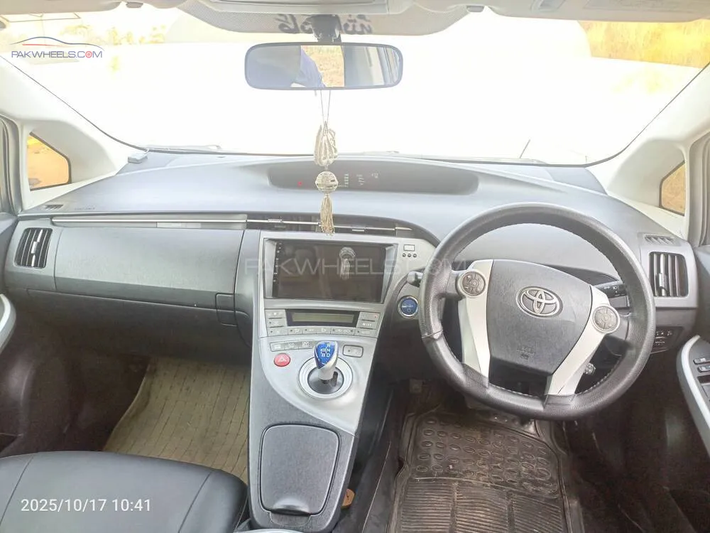 ٹویوٹا پریوس 2014 for Sale in اسلام آباد ٹویوٹا پریوس 2014 for Sale in اسلام آباد Image-9