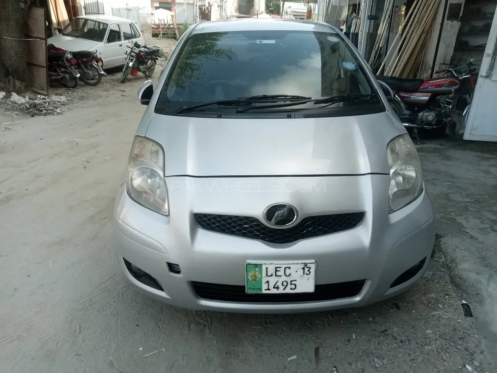 Toyota Vitz 2010 for Sale in Swabi Image-1