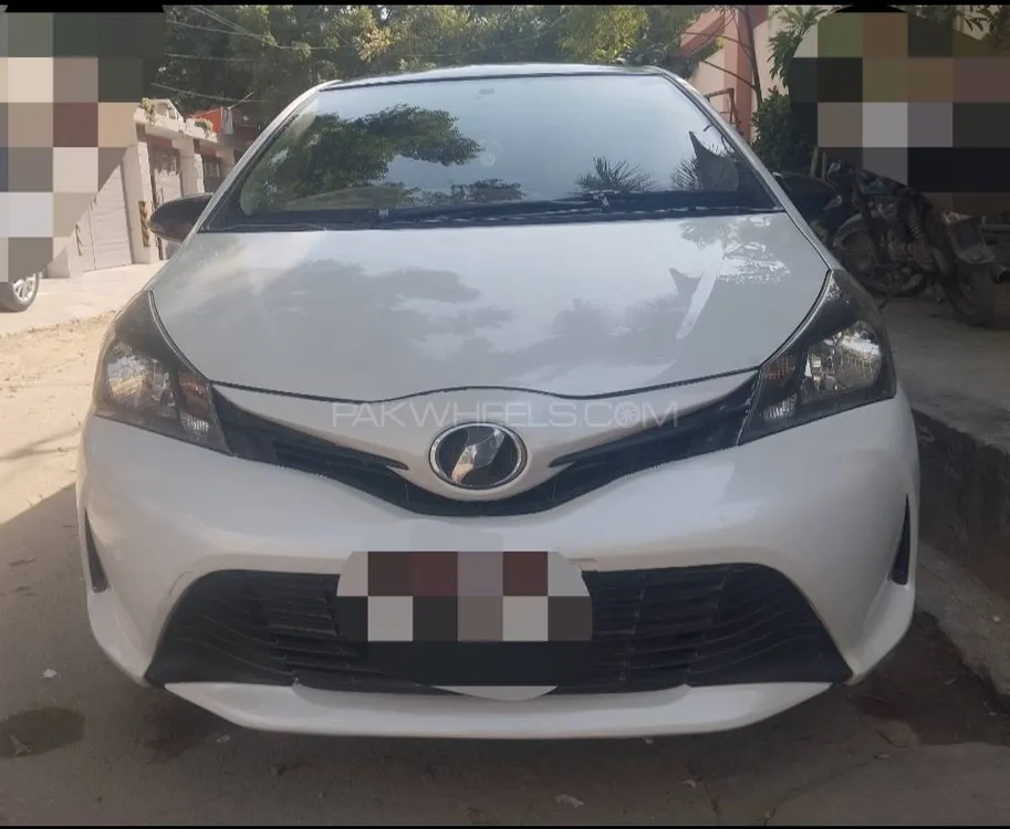 Toyota Vitz 2014 for Sale in Karachi Image-1