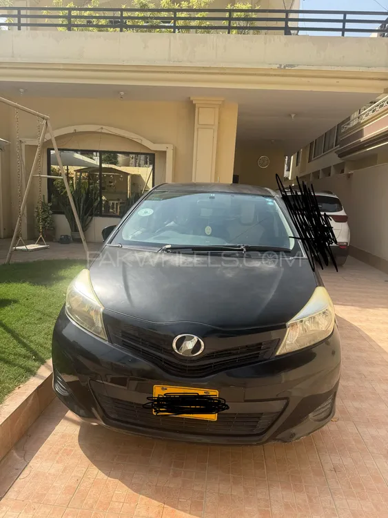 Toyota Vitz 2012 for Sale in Karachi Image-1