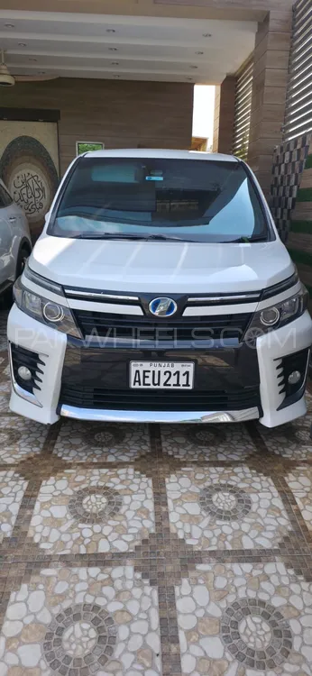 Toyota Voxy 2016 for Sale in Lahore Image-1