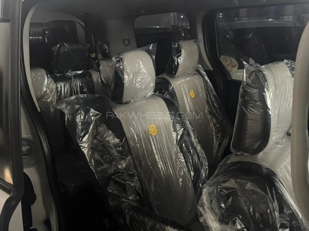 Toyota Voxy 2016 for Sale in Peshawar Toyota Voxy 2016 for Sale in Peshawar Image-7