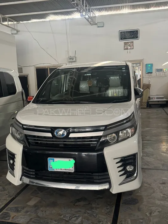 Toyota Voxy 2016 for Sale in Peshawar Toyota Voxy 2016 for Sale in Peshawar Image-3
