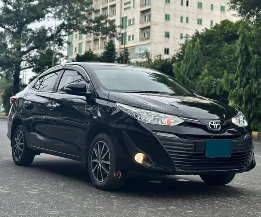 Toyota Yaris Sedan 2021 for Sale in Karachi Image-1