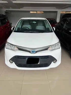 Toyota Corolla Axio Hybrid 1.5 2016