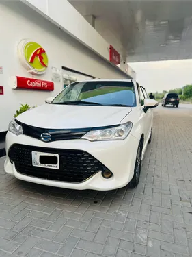 Toyota Corolla Fielder Hybrid G 2016