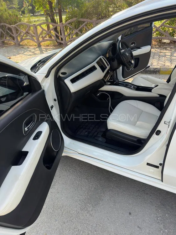 Honda Vezel 2015 for Sale in Mardan Honda Vezel 2015 for Sale in Mardan Image-6