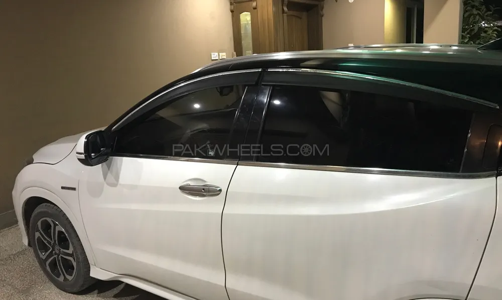 Honda Vezel 2015 for Sale in Islamabad Image-1