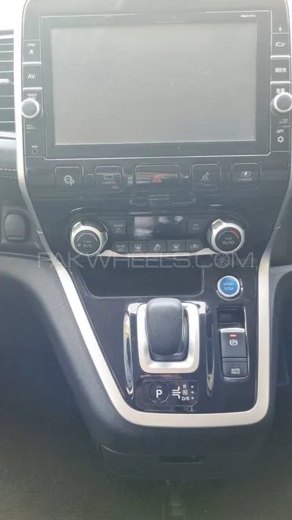 Nissan Serena 2018 for Sale in Peshawar Nissan Serena 2018 for Sale in Peshawar Image-11