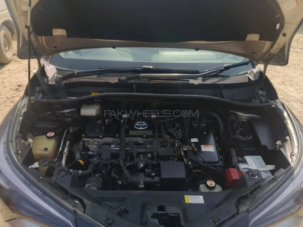 Toyota C-HR 2016 for Sale in Lahore Image-1