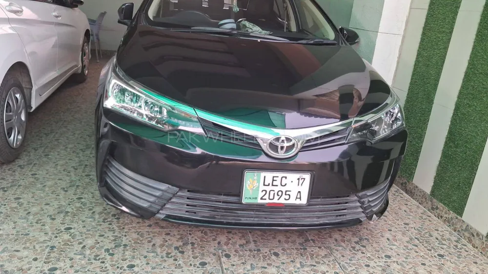 Toyota Corolla 2017 for Sale in Lahore Image-1