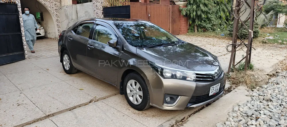 Toyota Corolla 2015 for Sale in Lahore Image-1