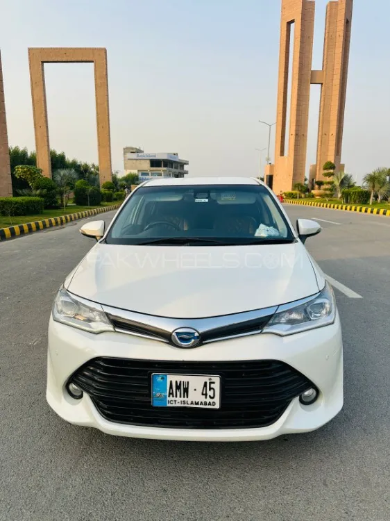 Toyota Corolla Axio 2015 for Sale in Islamabad Image-1