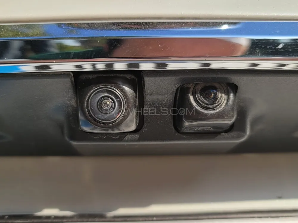 Toyota Crown 2018 for Sale in Peshawar Toyota Crown 2018 for Sale in Peshawar Image-5