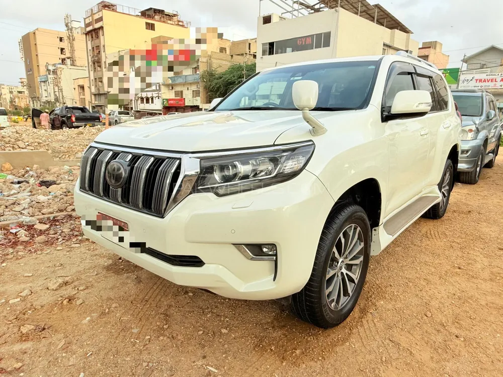 Toyota Land Cruiser 2017 for Sale in Karachi Image-1