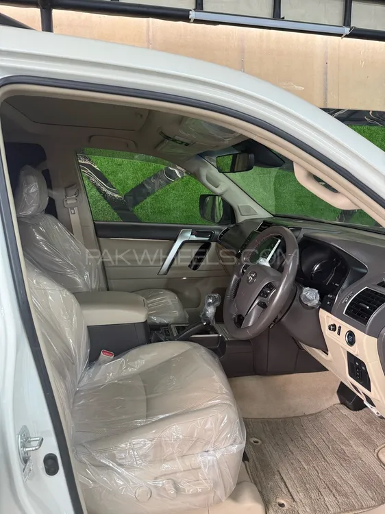 Toyota Prado 2020 for Sale in Gujranwala Toyota Prado 2020 for Sale in Gujranwala Image-9