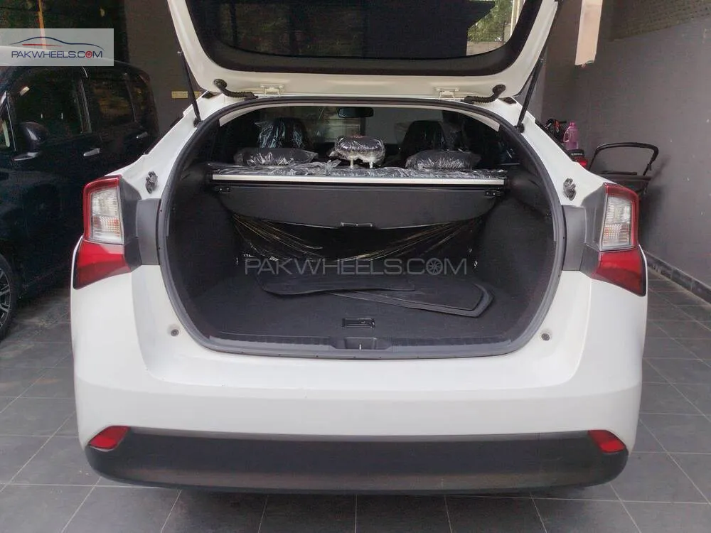 Toyota Prius 2020 for Sale in Lahore Toyota Prius 2020 for Sale in Lahore Image-7