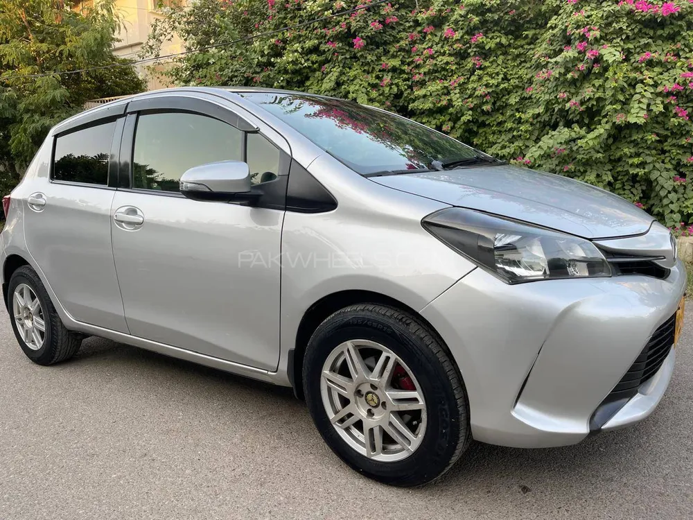 Toyota Vitz 2014 for Sale in Karachi Image-1