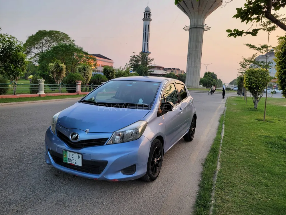 Toyota Vitz 2015 for Sale in Lahore Image-1