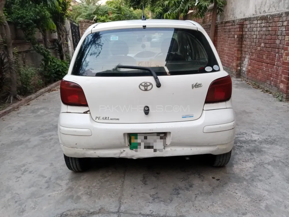 Toyota Vitz 2004 for Sale in Lahore Image-1