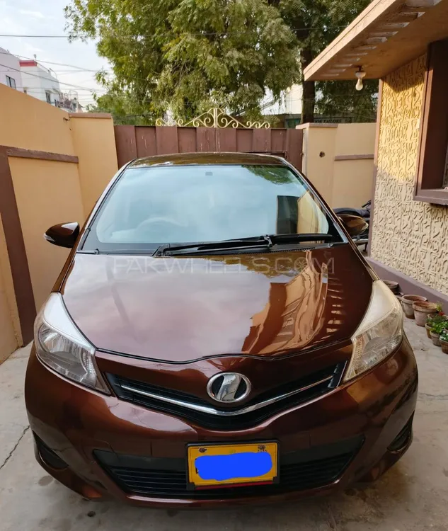 Toyota Vitz 2012 for Sale in Karachi Image-1