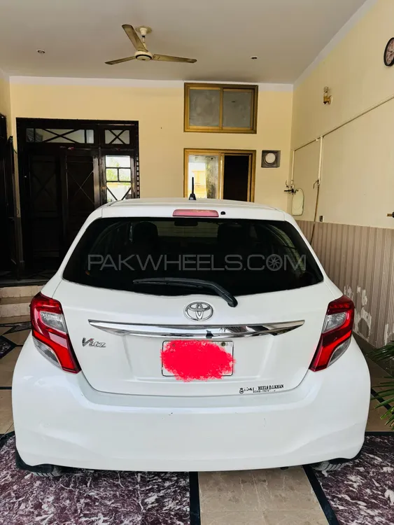 Toyota Vitz 2016 for Sale in Dera ismail khan Image-1