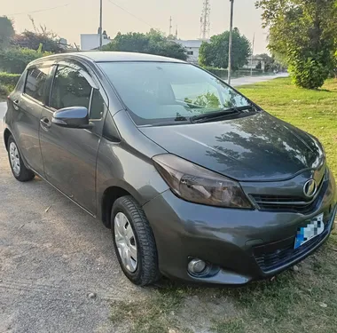 Toyota Vitz F 1.0 2011