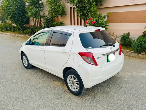 Toyota Vitz F 1.0 2011