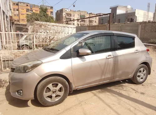Toyota Vitz F 1.0 2012