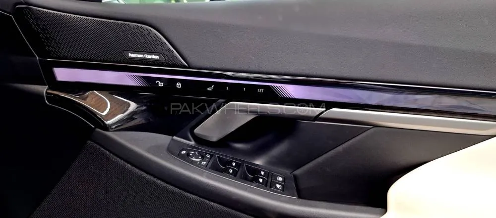 BMW i5 2025 for Sale in Karachi BMW i5 2025 for Sale in Karachi Image-9