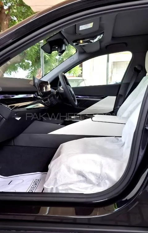 BMW i5 2025 for Sale in Karachi BMW i5 2025 for Sale in Karachi Image-12
