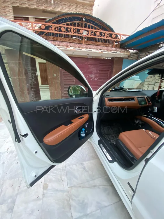 Honda Vezel 2014 for Sale in Hyderabad Honda Vezel 2014 for Sale in Hyderabad Image-16