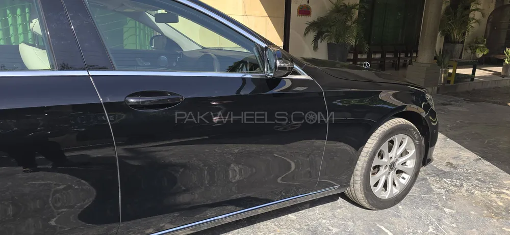 Mercedes Benz E Class 2020 for Sale in Gujranwala Mercedes Benz E Class 2020 for Sale in Gujranwala Image-5