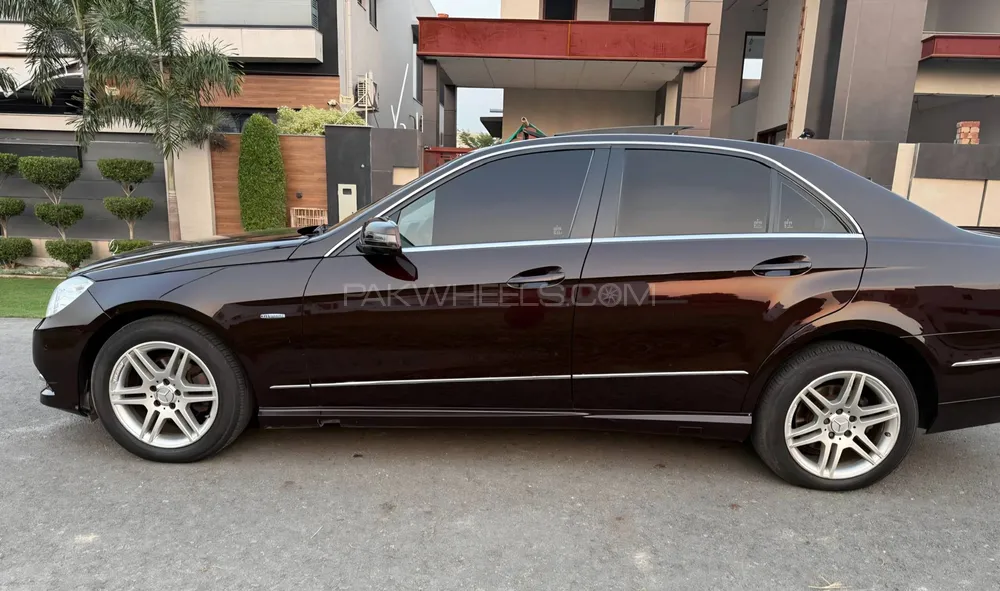 مرسڈیز بینز ای کلاس 2011 for Sale in لاہور مرسڈیز بینز ای کلاس 2011 for Sale in لاہور Image-4