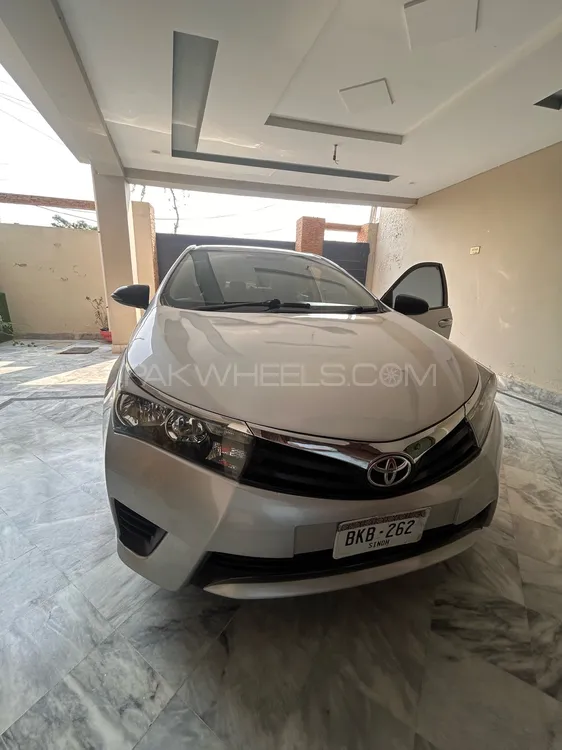 Toyota Corolla 2017 for Sale in Multan Image-1