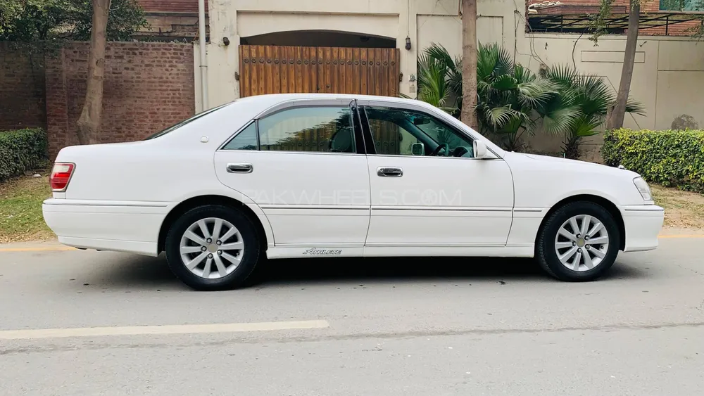 Toyota Crown 2000 for Sale in Faisalabad Image-1