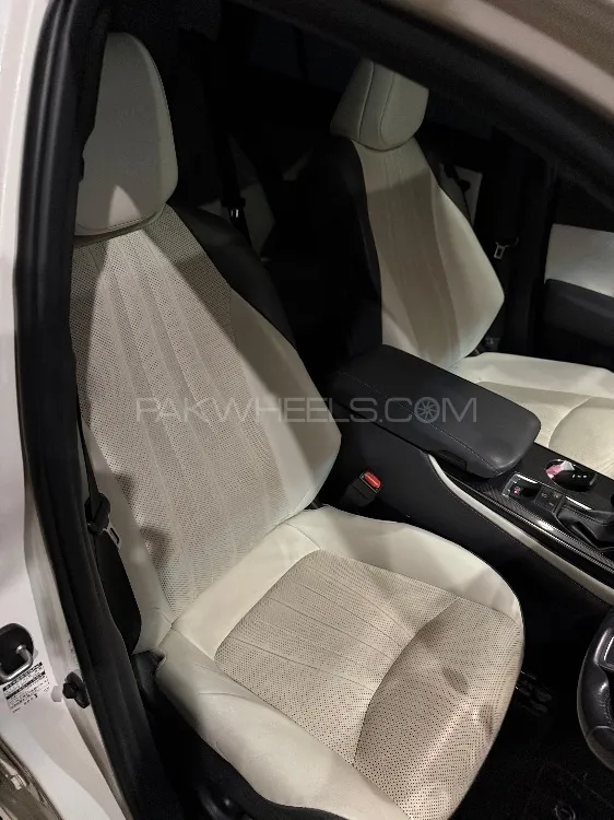 Toyota Crown 2018 for Sale in Sahiwal Toyota Crown 2018 for Sale in Sahiwal Image-5